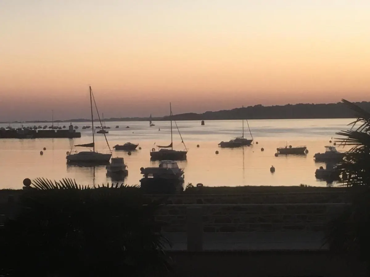 Gite Independant Dans Une Villa -Vue Et Acces Direct Mer - Avec 3 Chambres Et 3 Grandes Terrasses Perros-Guirec Apartment